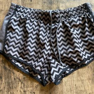 💥4/$14 SO chevron athletic shorts